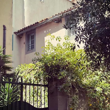 Charming Historic Townhouse With Private Terrace In Old Agde